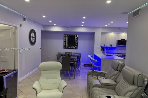 Condominio en venta en Miramar, Florida, 3 dormitorios, 110.74 m2 № 1975711 - foto 8