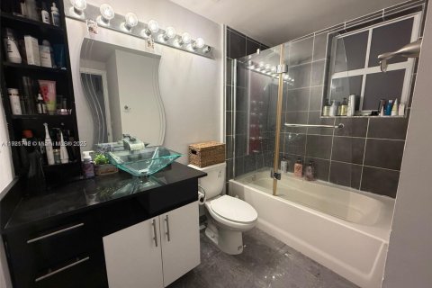 Condominio en venta en Miramar, Florida, 3 dormitorios, 110.74 m2 № 1975711 - foto 16