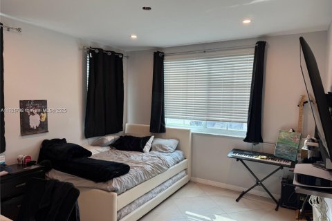 Condominio en venta en Miramar, Florida, 3 dormitorios, 110.74 m2 № 1975711 - foto 15