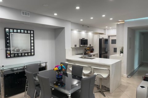 Condominio en venta en Miramar, Florida, 3 dormitorios, 110.74 m2 № 1975711 - foto 5