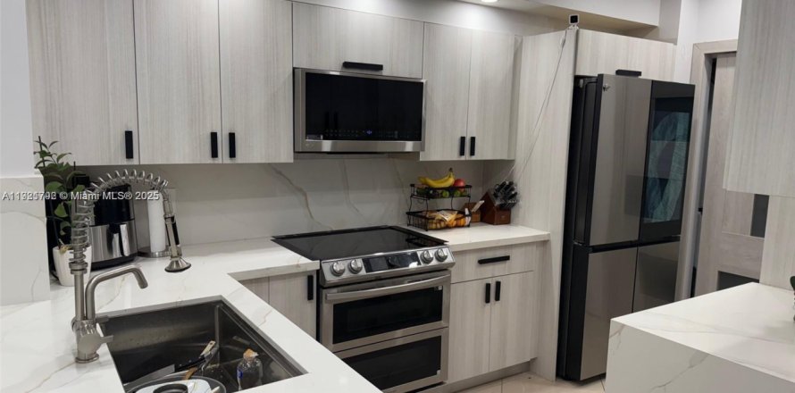 Condominio en Miramar, Florida, 3 dormitorios  № 1975711