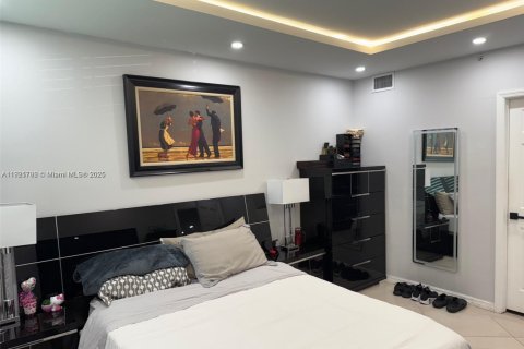 Condominio en venta en Miramar, Florida, 3 dormitorios, 110.74 m2 № 1975711 - foto 11