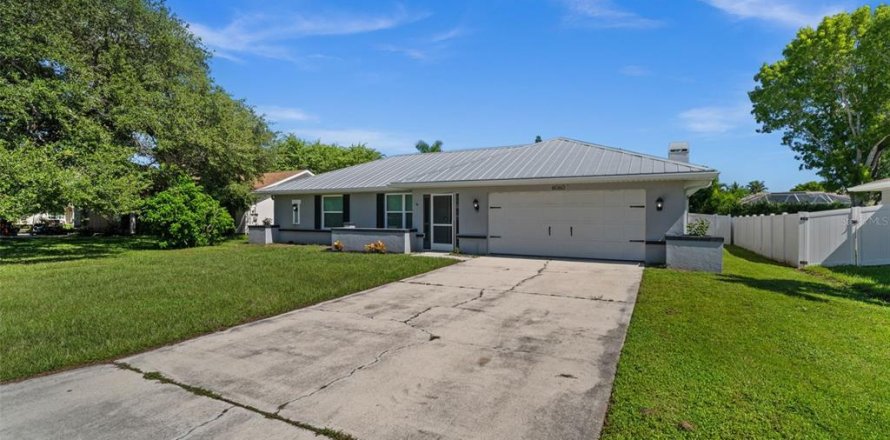 Casa en Fort Myers, Florida 3 dormitorios, 154.96 m2 № 2356496