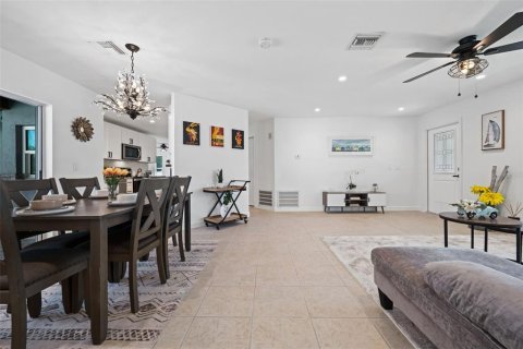Casa en venta en Fort Myers, Florida, 3 dormitorios, 154.96 m2 № 2356496 - foto 9
