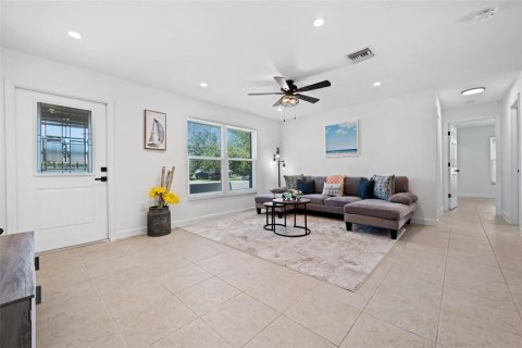 Casa en venta en Fort Myers, Florida, 3 dormitorios, 154.96 m2 № 2356496 - foto 7