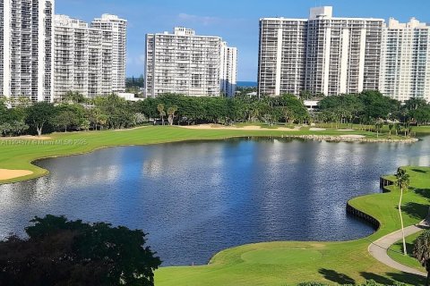 Copropriété à vendre à Aventura, Floride: 2 chambres, 101.64 m2 № 1956974 - photo 1