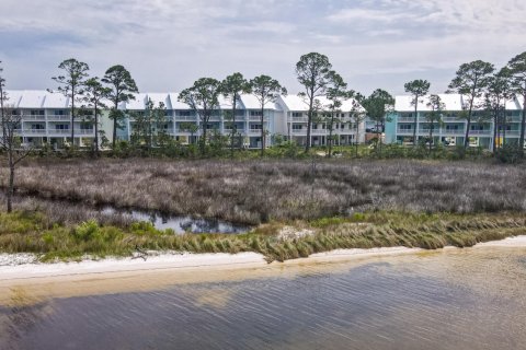 Condo in Pensacola, Florida, 2 bedrooms  № 558831 - photo 1