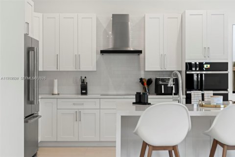 Купить виллу или дом в Майами, Флорида 4 спальни, 187.85м2, № 2026720 - фото 12