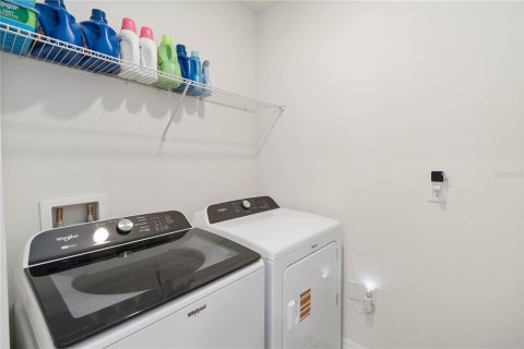 Villa ou maison à vendre à Sanford, Floride: 4 chambres, 171.5 m2 № 2215201 - photo 28