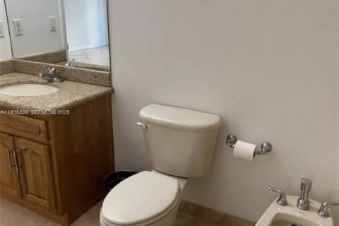 Condo in Miami, Florida, 1 bedroom  № 1994531 - photo 24