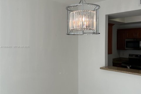Condo in Miami, Florida, 1 bedroom  № 1994531 - photo 15