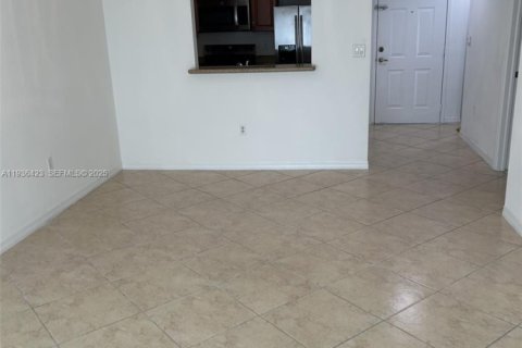 Condo in Miami, Florida, 1 bedroom  № 1994531 - photo 16