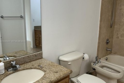 Condo in Miami, Florida, 1 bedroom  № 1994531 - photo 12