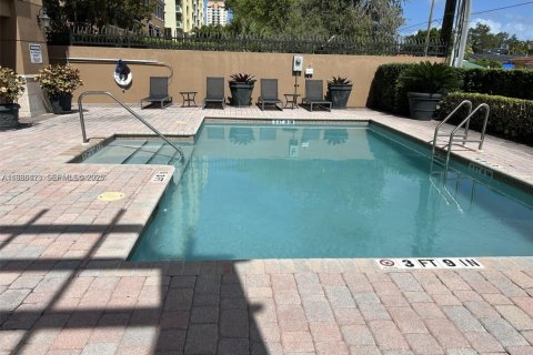 Condo in Miami, Florida, 1 bedroom  № 1994531 - photo 4