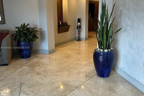 Condo in Miami, Florida, 1 bedroom  № 1994531 - photo 8