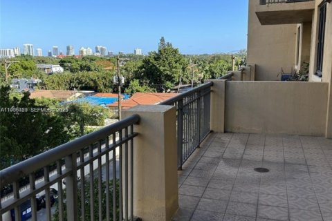 Condo in Miami, Florida, 1 bedroom  № 1994531 - photo 2