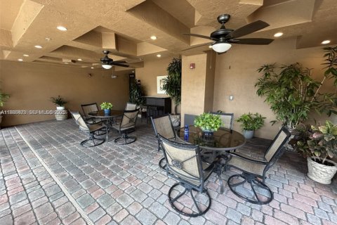 Condo in Miami, Florida, 1 bedroom  № 1994531 - photo 25