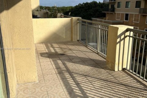Condo in Miami, Florida, 1 bedroom  № 1994531 - photo 6