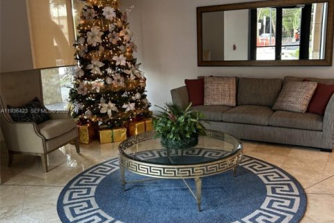 Condo in Miami, Florida, 1 bedroom  № 1994531 - photo 3