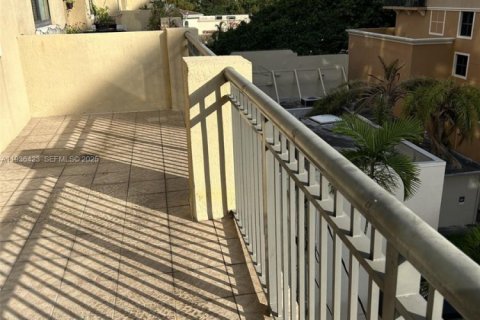 Condo in Miami, Florida, 1 bedroom  № 1994531 - photo 5