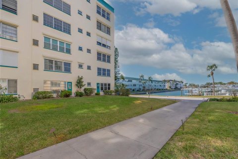 Copropriété à vendre à Gulfport, Floride: 1 chambre, 75.72 m2 № 1403701 - photo 26