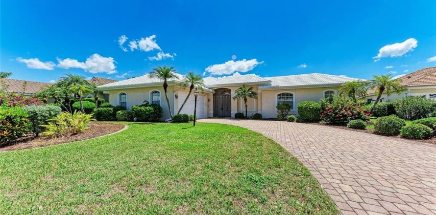 House in Venice, Florida 3 bedrooms, 223.99 sq.m. № 1688513