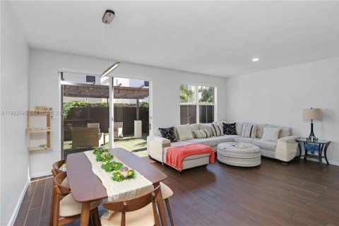 Снять в аренду таунхаус в Хомстед, Флорида 3 спальни, № 1982723 - фото 5