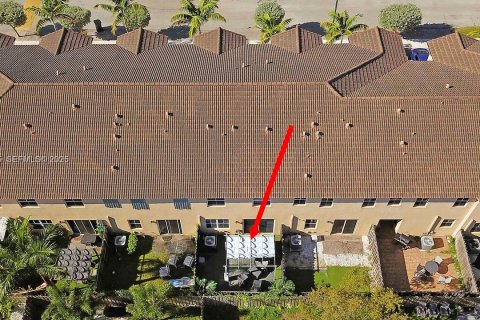 Снять в аренду таунхаус в Хомстед, Флорида 3 спальни, № 1982723 - фото 24