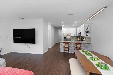 Снять в аренду таунхаус в Хомстед, Флорида 3 спальни, № 1982723 - фото 6