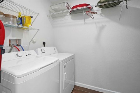 Снять в аренду таунхаус в Хомстед, Флорида 3 спальни, № 1982723 - фото 20