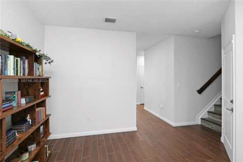 Снять в аренду таунхаус в Хомстед, Флорида 3 спальни, № 1982723 - фото 4