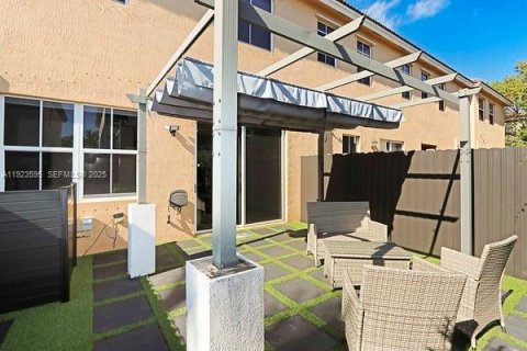 Снять в аренду таунхаус в Хомстед, Флорида 3 спальни, № 1982723 - фото 21