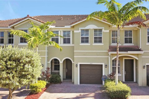 Снять в аренду таунхаус в Хомстед, Флорида 3 спальни, № 1982723 - фото 1
