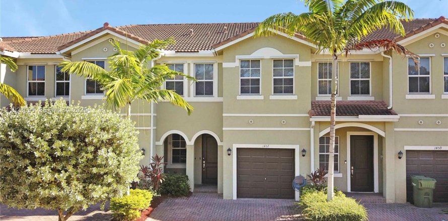 Таунхаус в Хомстед, Флорида 3 спальни № 1982723