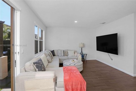 Снять в аренду таунхаус в Хомстед, Флорида 3 спальни, № 1982723 - фото 7