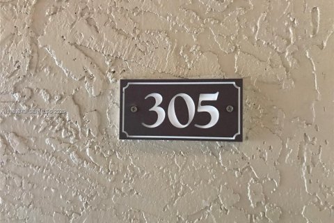 Condo in Pembroke Pines, Florida, 1 bedroom  № 2044368 - photo 15