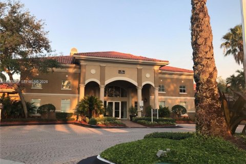 Condo in Pembroke Pines, Florida, 1 bedroom  № 2044368 - photo 2