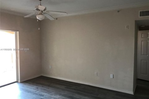 Condo in Pembroke Pines, Florida, 1 bedroom  № 2044368 - photo 23