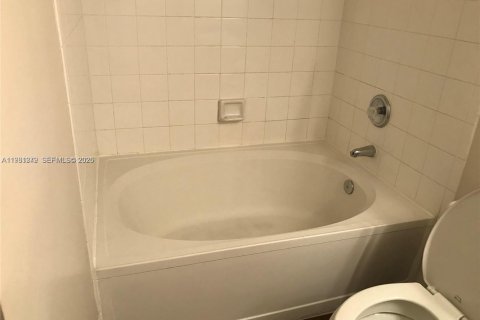 Condo in Pembroke Pines, Florida, 1 bedroom  № 2044368 - photo 22