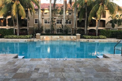 Condo in Pembroke Pines, Florida, 1 bedroom  № 2044368 - photo 3