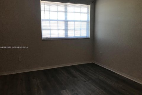 Condo in Pembroke Pines, Florida, 1 bedroom  № 2044368 - photo 21