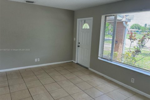 Casa en venta en Deerfield Beach, Florida, 4 dormitorios, 147.71 m2 № 1823734 - foto 3