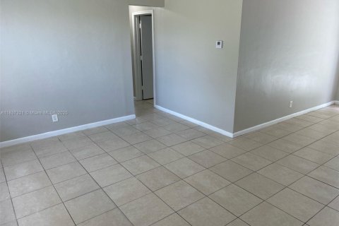 Casa en venta en Deerfield Beach, Florida, 4 dormitorios, 147.71 m2 № 1823734 - foto 2
