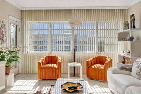 Condo in Hallandale Beach, Florida, 1 bedroom  № 1975774 - photo 10