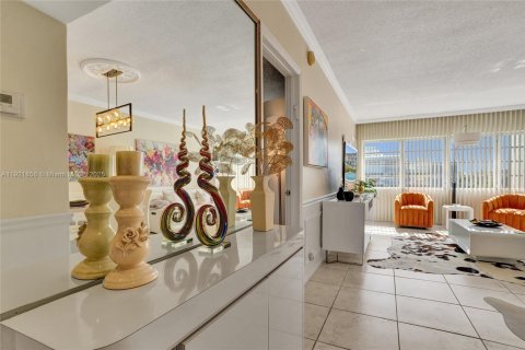 Condo in Hallandale Beach, Florida, 1 bedroom  № 1975774 - photo 28