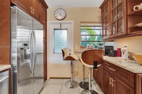 Condo in Hallandale Beach, Florida, 1 bedroom  № 1975774 - photo 11