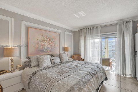 Condo in Hallandale Beach, Florida, 1 bedroom  № 1975774 - photo 22