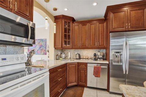 Condo in Hallandale Beach, Florida, 1 bedroom  № 1975774 - photo 12