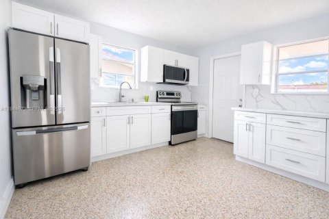 Villa ou maison à louer à Sweetwater, Floride: 3 chambres, 158.03 m2 № 2001122 - photo 4