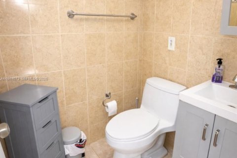 Villa ou maison à louer à Sweetwater, Floride: 3 chambres, 158.03 m2 № 2001122 - photo 5